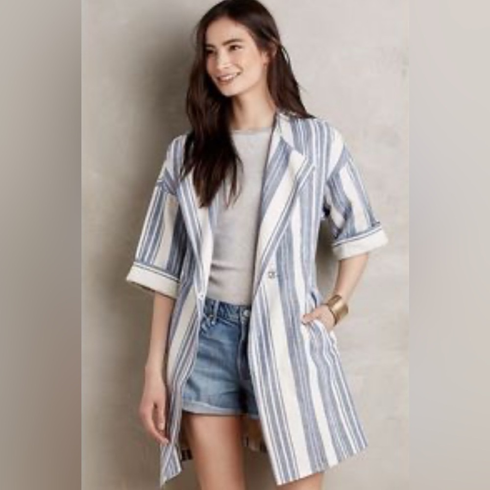 ❤️❤️❤️Luii White and Blue Blazer with Flared Sleeves excellent condition
